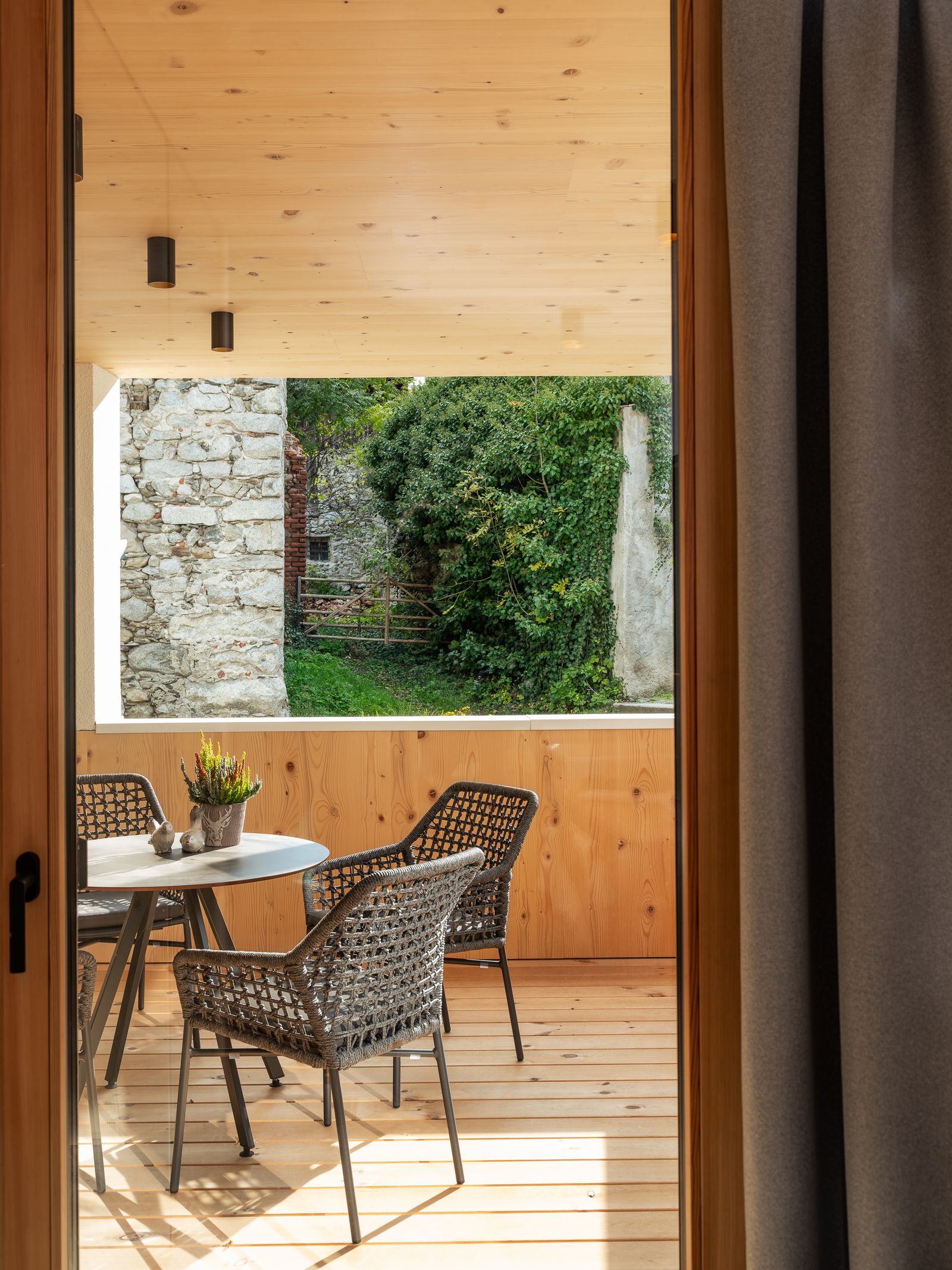 Nachhaltiger Holz Massivbau für zeitgemäßige Ferienwohnungen